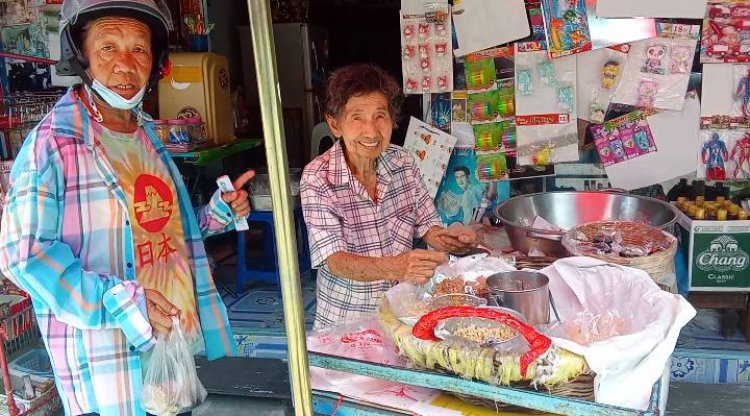 "จุ๋ยก๊วย" ขนมโบราณ อร่อยหวานฉ่ำๆที่เดียวในเมืองอุทัยธานี