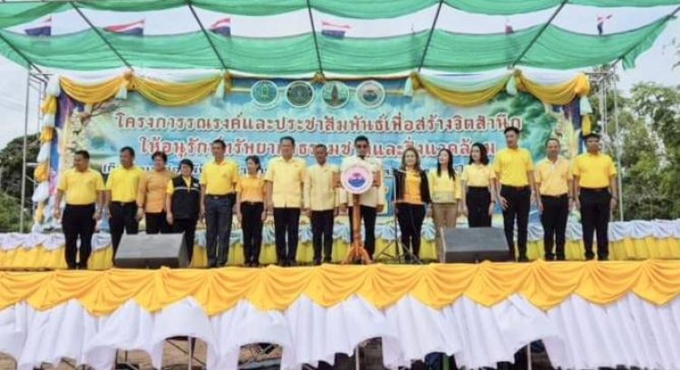 ผอ.โครงการชลประทานศรีสะเกษนำผู้นำท้องถิ่น ชาวบ้าน ปล่อยพันธุ์กุ้งก้ามกราม ลงแม่น้ำมูล เขื่อนราษีไศล