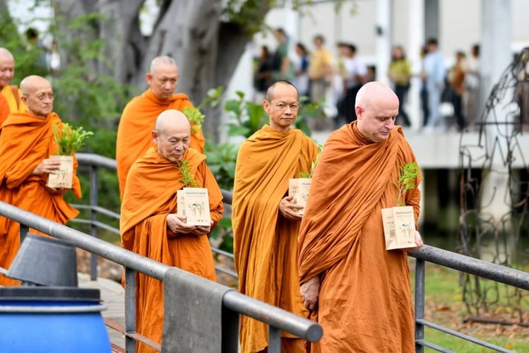 ทำบุญวิถีใหม่ เวียนเทียนด้วยต้นไม้ วันอาสาฬหบูชา ที่วัด 190 แห่งทั่วประเทศ