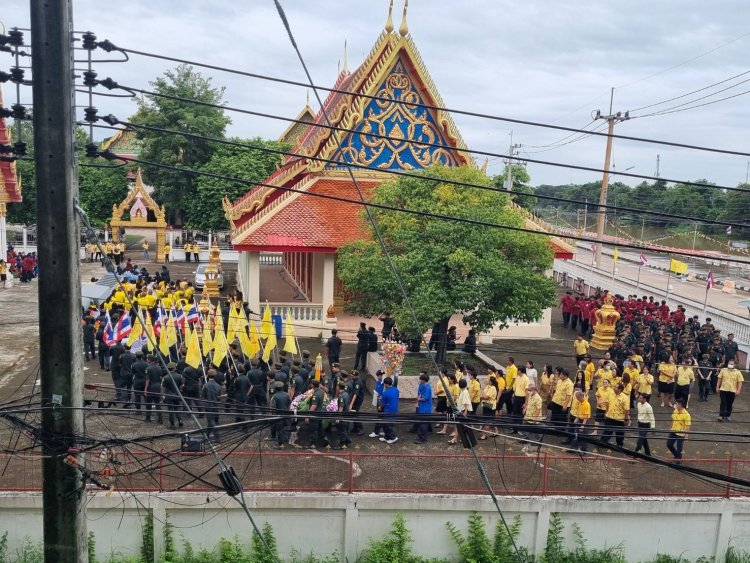 สีสันแห่เทียนพรรษา –ผ้าอาบน้ำฝนในหมู่นักเรียน- นักศึกษาปราจีนบุรีเริ่มคึกคักกันแล้ว