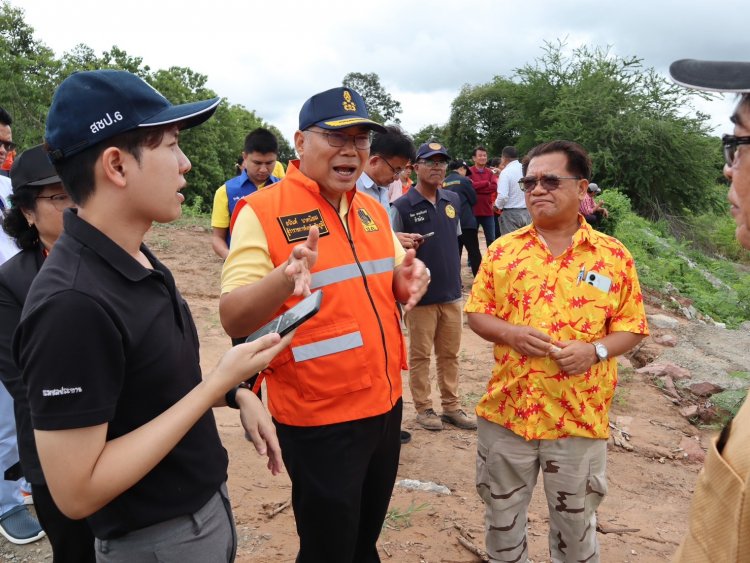ชัยภูมิผวจ.เร่งระดมขนก้อนหินขนาดใหญ่ปิดกั้นฝายบ้านโนนม่วงขาดให้เก็บน้ำได้