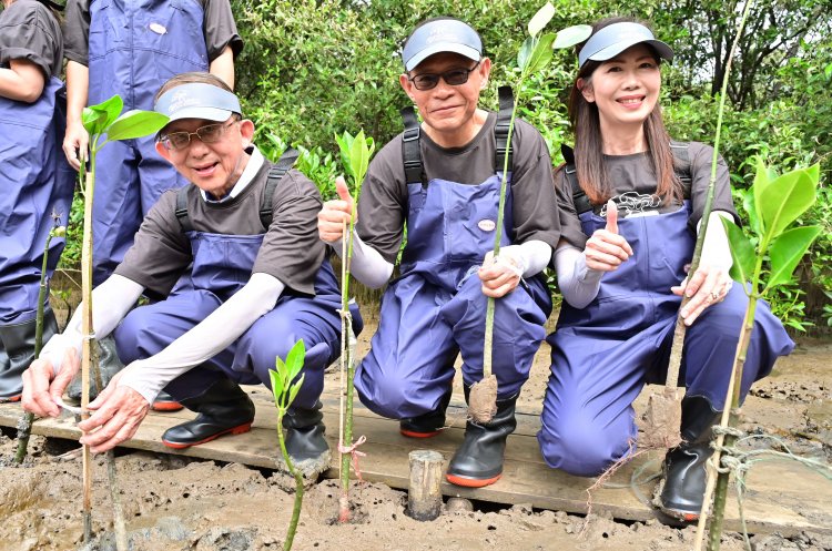กองทุนประกันชีวิตร่วมกิจกรรมปลูกป่าชายเลนเนื่องในวันประกันชีวิตแห่งชาติ ครั้งที่ 23