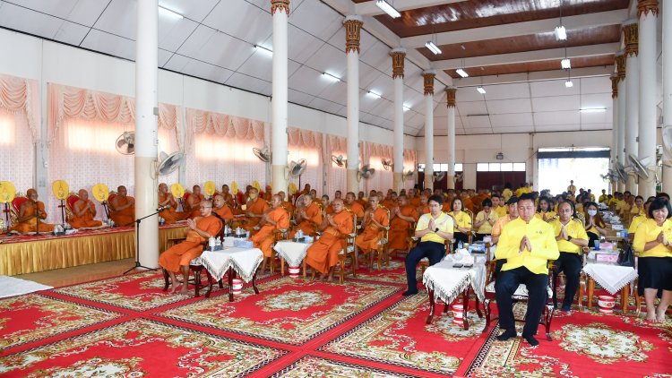 จังหวัดชลบุรี จัดพิธีเจริญพระพุทธมนต์และเจริญจิตตภาวนาถวายเป็นพระราชกุศล