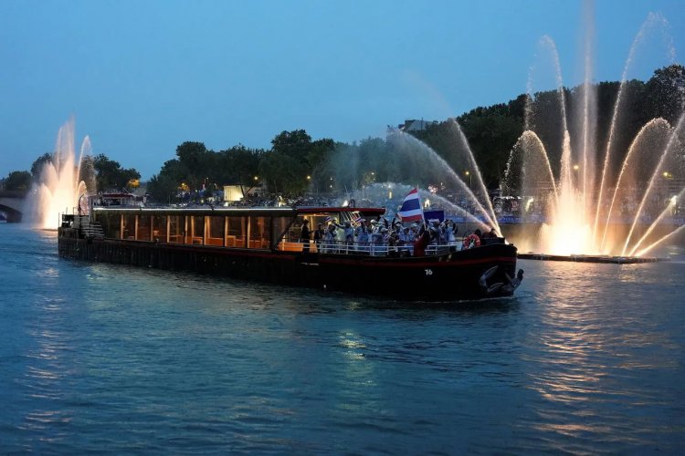 ชมภาพอลังการ "ทัพนักกีฬาไทย” ล่องเรือในพิธีเปิด "โอลิมปิก 2024" ที่ฝรั่งเศส