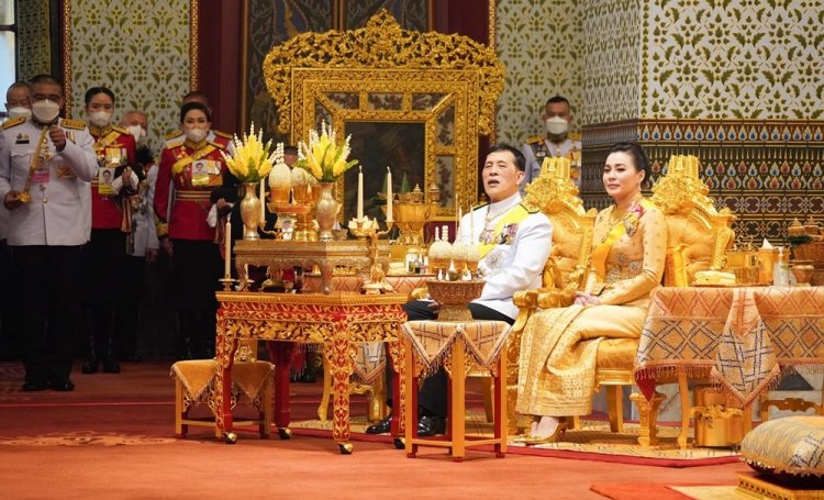 “ในหลวง-พระราชินี” ทรงบำเพ็ญพระราชกุศลเฉลิมพระชนมพรรษา 6 รอบ