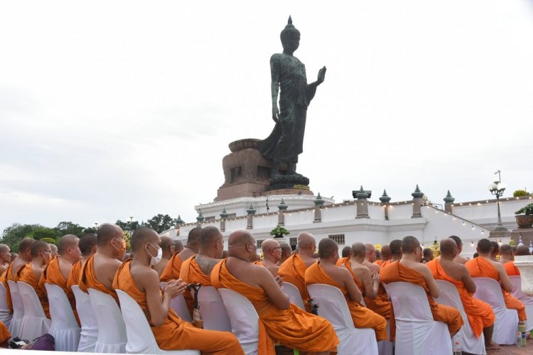 คณะสงฆ์หนกลางจัดพิธีเจริญพระพุทธมนต์นวัคคหายุสมธัมม์ ถวายพระพรชัยมงคล