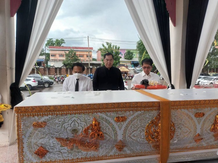 “สส.ชัยวุฒิ-นายกเคี้ยง-นายกเสริฐ” ร่วมงานฌาปนกิจศพ “คุณครูแสงหล้า” 79 ปี