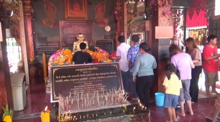 เขย่าไม้ติ้ว ล้วงไห หลวงพ่อเคลือบ ทั้ง 2 วัด ลุ้นโชคเสี่ยงเลขในวันหวยออก