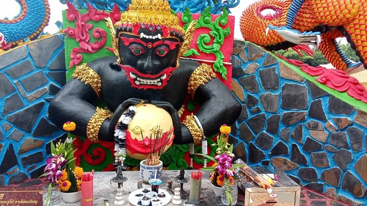 คอหวยเขย่าเซียมซีได้เลขเด็ดพระราหูวัดยาง หมู่ 2 ต.ท่าซุงเมืองอุทัยธานี