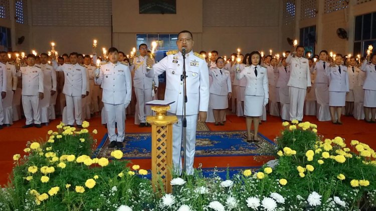 ชาวโพธิ์ศรีสุวรรณพร้อมใจจุดธูปเทียนมหามงคลเฉลิมพระเกียติในหลวง