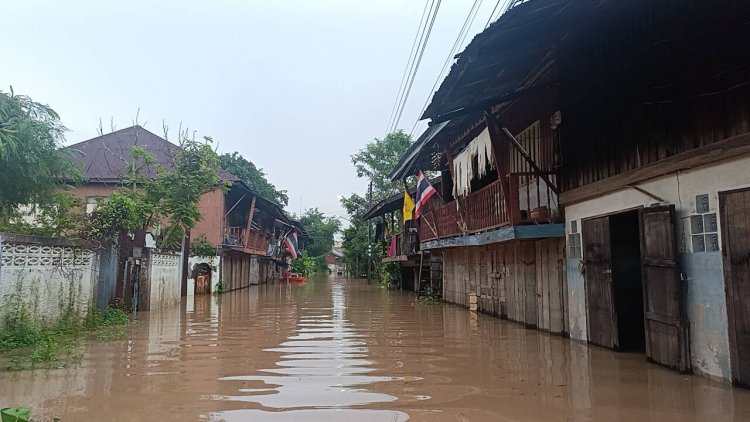 แม่น้ำปราจีนเอ่อล้นทะลักท่วมชุมชนตลาดเก่า100ปี ทต.กบินทร์บุรีอ่วมทั้งชุมชน