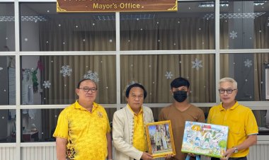 "นายกเสริฐ" นครแม่สอด มอบของขวัญให้กับเด็กแรกเกิด ที่คลอดในวันที่ 28 กรกฎาคม 2567