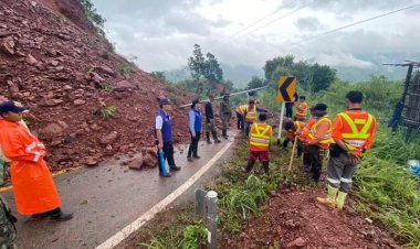 น่าน-ฝนกระหน่ำตกติดต่อกัน 5 วัน  น้ำท่วม ดินสไลด์ปิดเส้นทาง เทศบาลเร่งสูบน้ำสู้ป้องกันพื้นที่เศรษฐกิจ