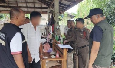 พ่อสุดทน!ลูกชายหลอนยาคลั่งจะเข้าทำร้ายคว้าปืนยิงใส่ร่วง