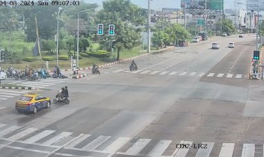 สลด!หนุ่มซิ่งจยย.ฝ่าไฟแดงสี่แยกใจกลางเมืองขอนแก่นถูกแท็กซี่ชนดับ1เจ็บ1