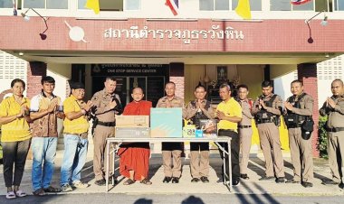 "หลวงปู่โชติ" เมตตามอบคอมพิวเตอร์ตำรวจสภ.วังหิน