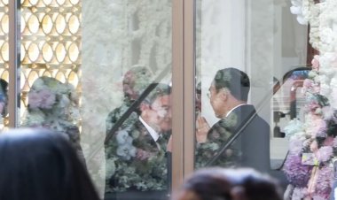 "บิ๊กตู่" ทักทาย "ทักษิณ-อิ๊งค์" ขณะร่วมพิธีพระราชทานเพลิงศพมารดา "เศรษฐา"