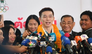 สนามบินแตก!แห่ต้อนรับ"วิว กุลวุฒิ"ฮีโร่เหรียญเงิน โอลิมปิก 2024