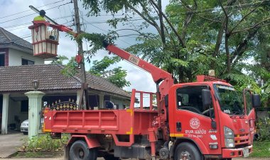 "นายกเจิน" อบต.แม่ปะ ส่ง จนท.งานไฟฟ้า ซ่อมแซมไฟฟ้าถนนที่ดับหลายจุด