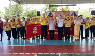 รร.ชัยภูมิภักดีชุมพล จัดกิจกรรมกีฬาสีเทิดพระเกียรติวันแม่