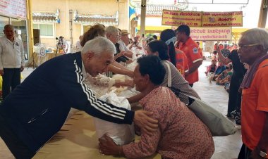 คนจนกว่าครึ่งหมื่นทะลักรับแจกทานทิ้งกระจาดวอนรัฐบาลลดค่าครองชีพ