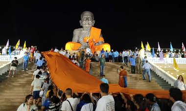 คลื่นศรัทธาแห่ร่วมานห่มผ้าหลวงปู่ทวด ครั้งที่11 วัดห้วยมงคล หัวหิน