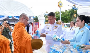 พ่อเมืองชลบุรีนำทุกภาคส่วนทำบุญตักบาตรพระสงฆ์ 93 รูปถวายเป็นพระราชกุศล