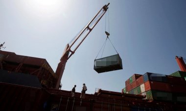 ไทยตื่นตัวเร่งสกัด เรือบรรทุกตู้คอนเทนเนอร์สารเคมีพิษกว่า 100 ตู้จากแอลเบเนีย