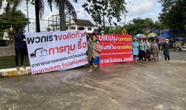 พ่อค้าแม่ค้าเดินขบวนคัดค้านก่อสร้างตลาดสดสังขละบุรีแห่งใหม่