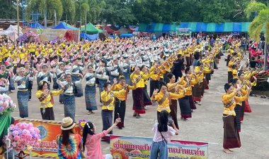 สีสันเปิดงานส้มโอหวานบ้านแท่นชัยภูมิ นางรำ นางงาม ขบวนแห่ ลุยฝนสนุกสนาน