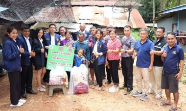 "มูลนิธิประชาชนอาสา"   บริจาคทุนเพื่อการศึกษา