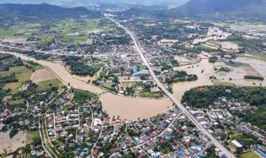 อ.เทิง วิกฤติ น้ำอิงเอ่อท่วมบ่อกุ้ง น้ำหงาวซัดสะพานขาด ตัดเส้นทางไปภูชี้ฟ้า