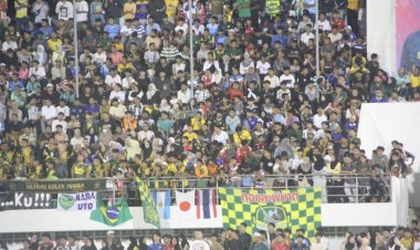 สนามแทบแตก!แฟนบอลนับหมื่นแห่เชียร์ "นรา ยูไนเต็ด"โม่แข้ง"กลันตัน"ล้นสนาม