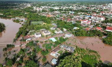 แม่น้ำยมทะลักเข้าตัวเมืองแพร่ ย่านเศรษฐกิจจม ท่วมถนนทุกสาย