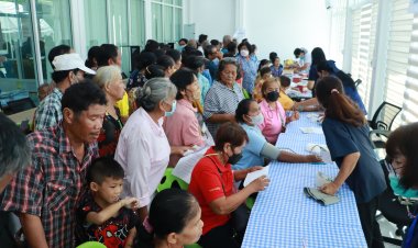 ชาวบ้านรอบเหมืองทองอัครานับพันคนจาก28หมู่บ้านแห่เข้ารับการตรวจสุขภาพ