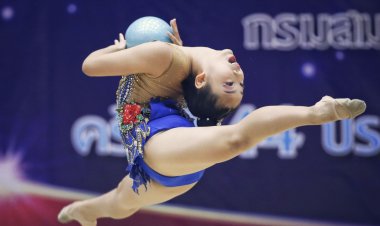 “เนเน่“​ หยิบทองที่ 3 ยิมฯลีลาประเทศไทย "ปอปอ"​ ขึ้นนำอุปกรณ์รวมรุ่นประชาชน