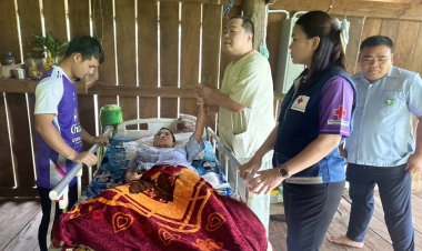 นายกกิ่งกาชาดอำเภอท่าสองยาง ลงพื้นที่เยี่ยมผู้ป่วยติดเตียง พร้อมช่วยเหลือมอบชุดธารน้ำใจ