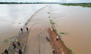 บึงกาฬแม่น้ำโขงล้นแนวกั้น ท่วมถนนแลนด์มาร์กริมโขงกว่า 3 กม.