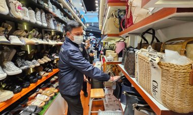 DSI บุกค้น 11 ร้านค้าบนห้างชื่อดังกลางกรุง ยึดสินค้าละเมิดลิขสิทธิ์ยี่ห้อดังกล่าว 2หมื่นชิ้น