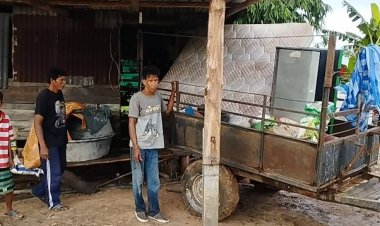 ฝนถล่มลานสักน้ำป่าหลากท่วมถนน ชาวบ้านผวาอพยพสิ่งของไว้ที่สูงอลหม่าน