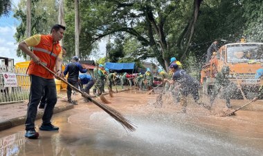 ผู้ว่าฯน่าน ระดมกำลังทั้งภาครัฐและเอกชน kick off ทำความสะอาดเมือง หลังน้ำลด