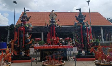 ฮือฮา!วัดซับตะคร้อ โคราช สร้างเซียมซียักษ์ เป็นกุศโลบายสอนการใช้ชีวิตสายมู