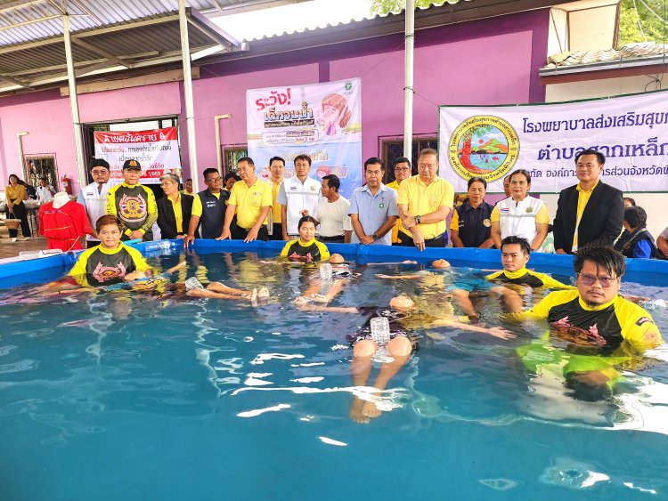 อบจ.พิจิตร เปิดหลักสูตรสอนเด็กว่ายน้ำป้องกันการตกน้ำตายในช่วงฤดูน้ำหลาก