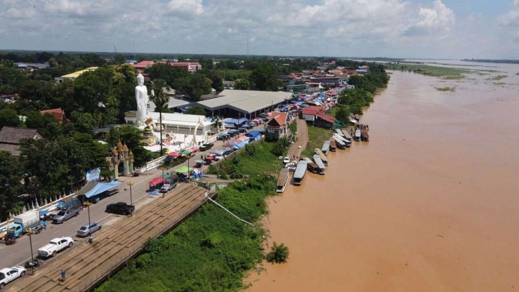 ฝนตกหนัก น้ำโขงหนุนสูงจ่อล้นตลิ่ง หวั่นท่วมพื้นที่เศรษฐกิจนครพนม