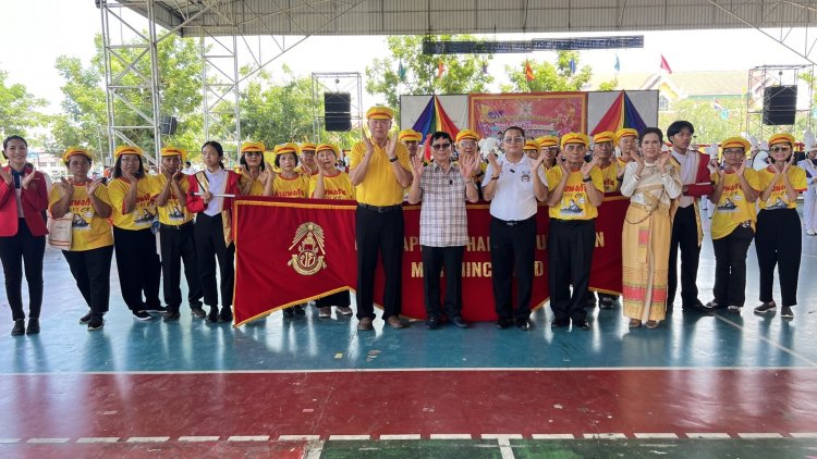 รร.ชัยภูมิภักดีชุมพล จัดกิจกรรมกีฬาสีเทิดพระเกียรติวันแม่