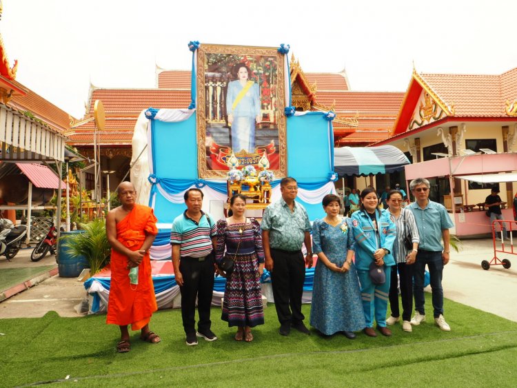ชมรมโฮปร่วมกับวัดมหาวงษ์แจกข้าวสารอาหารแห้งวันแม่แห่งชาติ