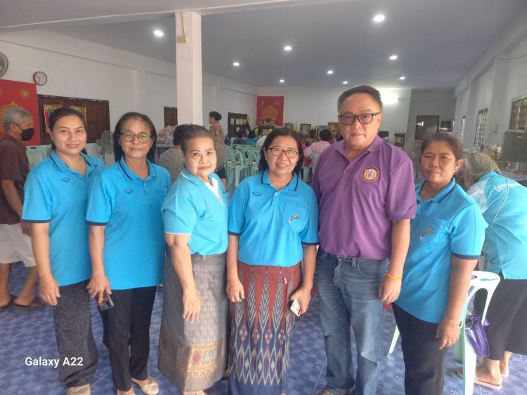ชุมชนมณีไพรสณฑ์แม่สอด จัดเลี้ยงผู้สูงอายุ และแสดงความยินดีกับคุณแม่ดีเด่น