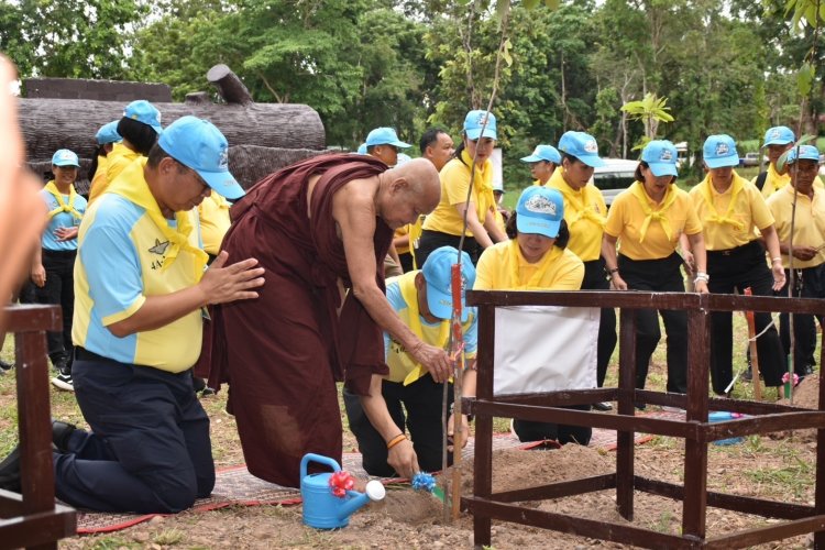 "บิ๊กต่อ"นำ “บวร” จิตอาสาปลูกป่า1,000 ต้น เฉลิมพระเกียรติ ฯ