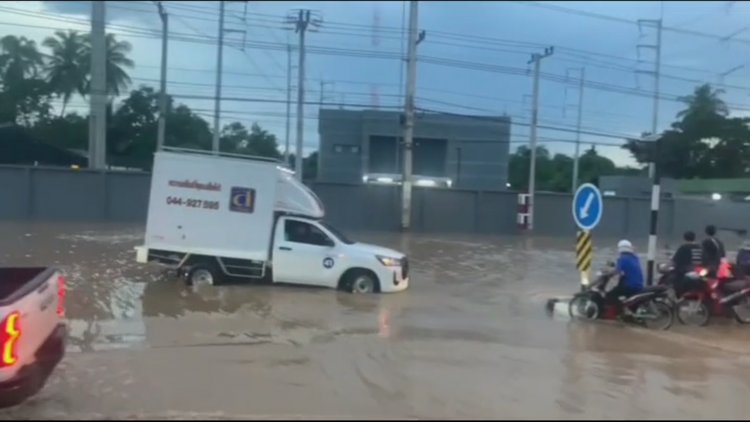 ฝนตกหนักท่วมด่านเกวียน ผู้ค้าเครื่องปั้นดินเผาโอดเสียหายยับ จมซ้ำซากไร้แก้ไขปัญหา