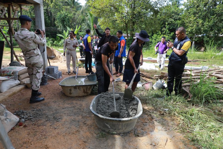 มูลนิธิอาสาเพื่อนพึ่ง (ภาฯ)จัดกิจกรรมโครงการ “ฟื้นฟูบ้านผู้ประสบอุทกภัย” อำเภอสุคิริน